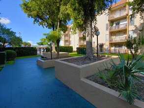 4715 NW 7th St, Unit 410 in Miami, FL - Building Photo - Building Photo