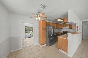 301 SE 21st Ave in Boynton Beach, FL - Building Photo