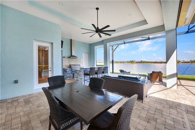 14823 Dockside Ln in Naples, FL - Foto de edificio - Building Photo