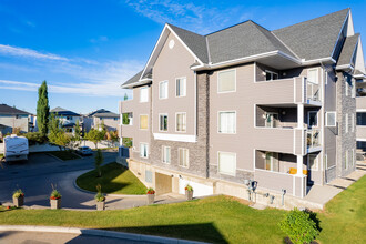 3000 Tuscarora NW in Calgary, AB - Building Photo - Building Photo