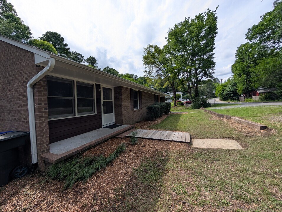 120 Bim St in Carrboro, NC - Building Photo