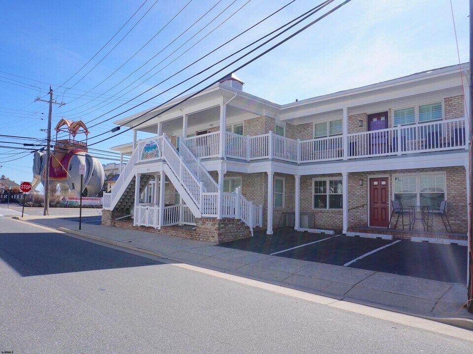 9211 Atlantic Ave in Margate City, NJ - Building Photo