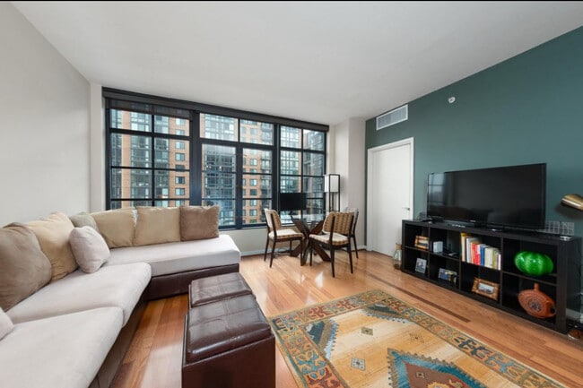 437 New York Ave NW, Unit 504 in Washington, DC - Building Photo - Building Photo