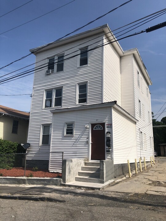 21 High St in Waterbury, CT - Building Photo