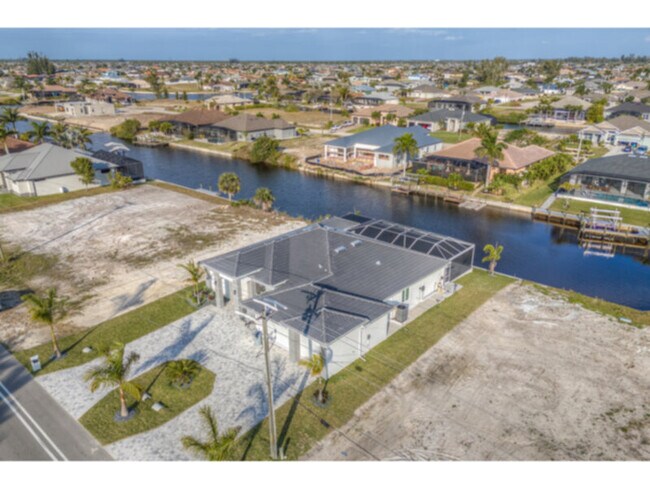 811 Old Burnt Store Old Burnt Store Rd in Cape Coral, FL - Building Photo - Building Photo