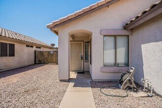 9941 E Dragoon Cir in Mesa, AZ - Foto de edificio - Building Photo