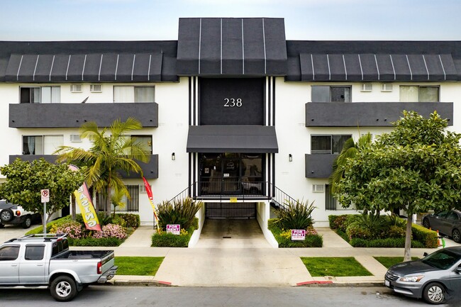 238 South Serrano Ave in Los Angeles, CA - Foto de edificio - Building Photo