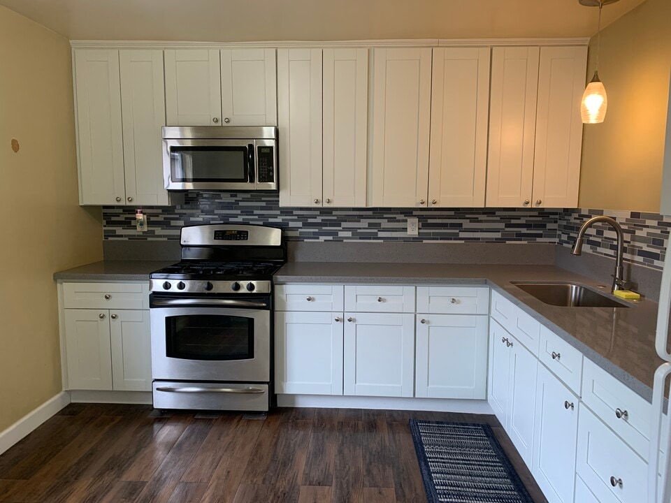 642 Lemar Park Dr, Unit #4 in Glendora, CA - Building Photo