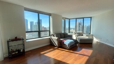 400 N La Salle Dr in Chicago, IL - Foto de edificio - Building Photo