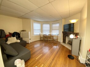 79 Beacon St, Unit 879 Beacon unit 32 in Boston, MA - Building Photo - Building Photo