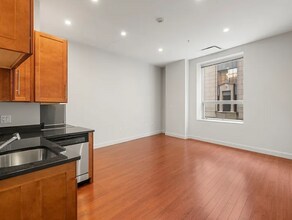 1 Charles St S, Unit 212 in Boston, MA - Building Photo - Building Photo