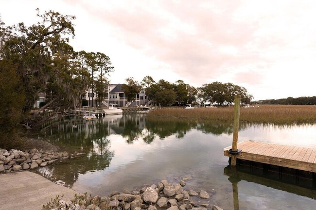 property at 624 Goodlet Cir