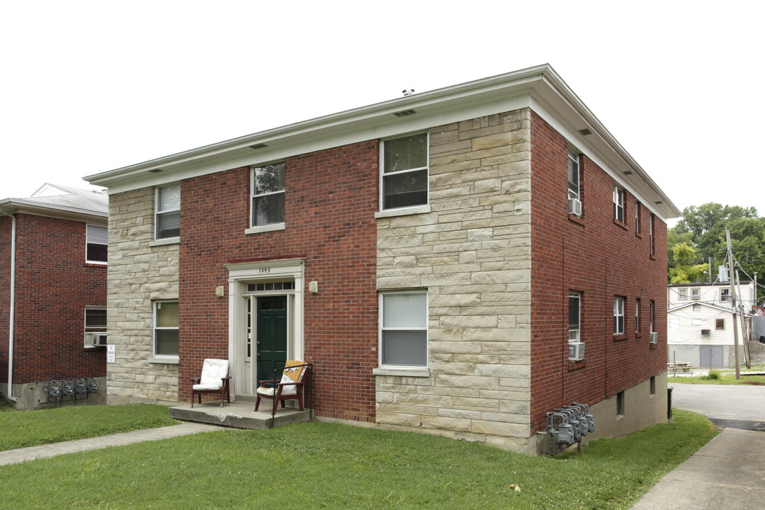 1045 Parkway Dr in Louisville, KY - Foto de edificio