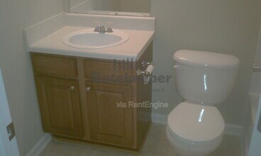 5616 Union Pointe Dr in Union City, GA - Building Photo - Building Photo