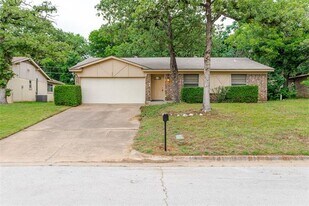 2805 Mintwood Pl in Arlington, TX - Building Photo
