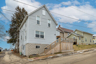 778 W 8th St in Dubuque, IA - Building Photo - Building Photo
