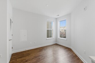 989 S Buchanan St, Unit #308 in Arlington, VA - Foto de edificio - Building Photo