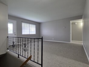 5526 Humbert Rd in Alton, IL - Foto de edificio - Building Photo