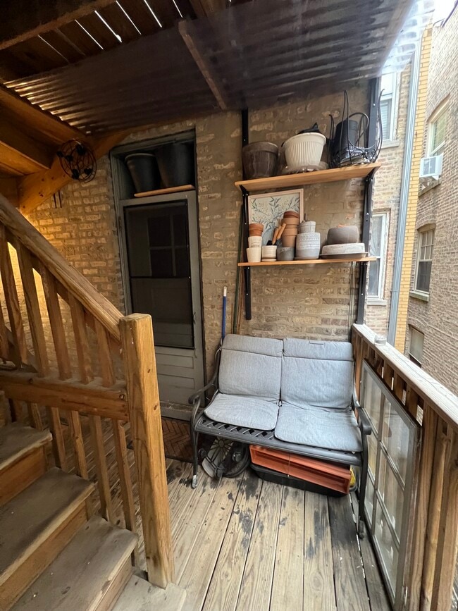2421 Lunt W Ave, Unit FirstFloor