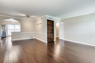 7826 Meadow Park Dr in Dallas, TX - Building Photo - Building Photo