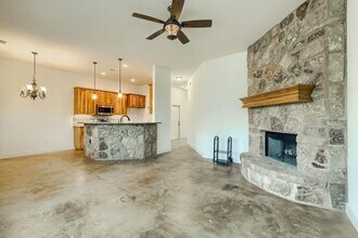 101 KEAHI COURT in Bastrop, TX - Foto de edificio - Building Photo
