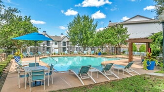 Longfellow Arms in Longview, TX - Building Photo