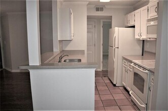 901 Garden Ct in Sandy Springs, GA - Building Photo - Building Photo