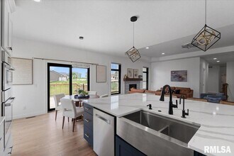 6817 Timber Ct in Bettendorf, IA - Building Photo - Building Photo