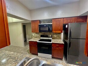 421 W San Antonio St in San Marcos, TX - Building Photo - Building Photo