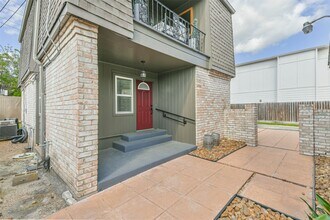 5922 Fairdale Ln in Houston, TX - Building Photo - Building Photo