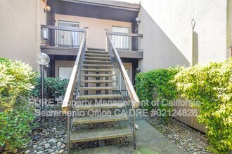 2229 Woodside Ln in Sacramento, CA - Building Photo - Building Photo