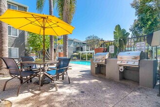Mariners Place in Oxnard, CA - Building Photo - Building Photo