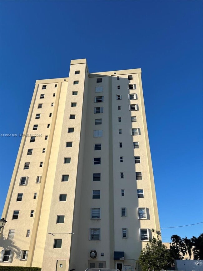 900 NE 18th Ave in Fort Lauderdale, FL - Foto de edificio - Building Photo