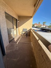 2228 N 52nd St, Unit 230 in Phoenix, AZ - Foto de edificio - Building Photo