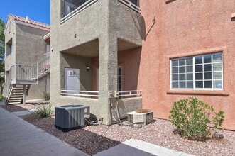4730 E Craig Rd in Las Vegas, NV - Foto de edificio - Building Photo