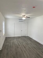 490 NE 123rd St in North Miami, FL - Building Photo - Building Photo