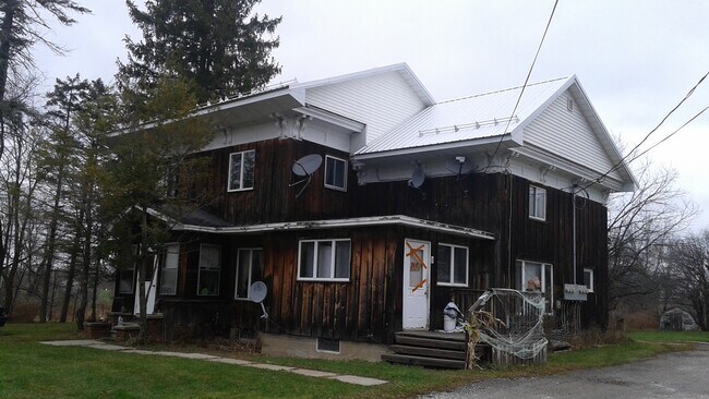 1 Heuvelton St in Rensselaer Falls, NY - Foto de edificio - Building Photo
