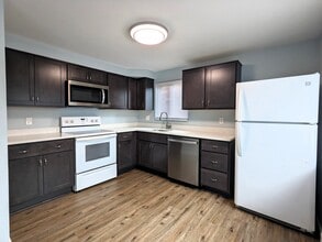 164 Pointview Rd, Unit 2nd Floor in Pittsburgh, PA - Foto de edificio - Building Photo