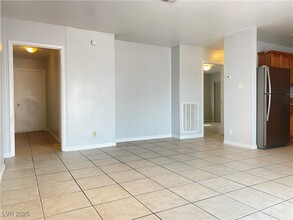 8000 Reale Cir in Las Vegas, NV - Building Photo - Building Photo