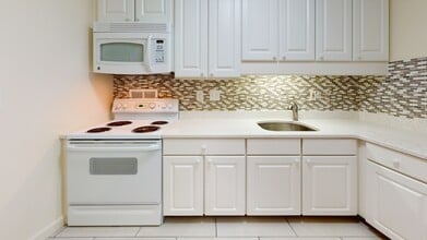 80 Monmouth St, Unit 101-304 in Brookline, MA - Building Photo - Building Photo