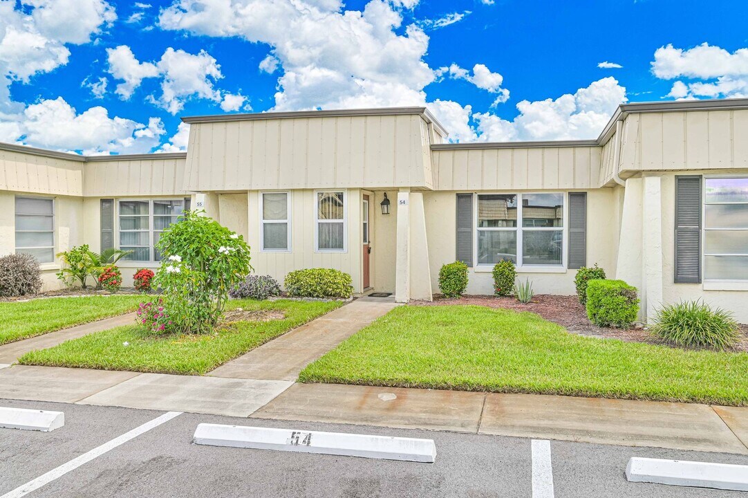54 Laconia Ct in Ft. Myers, FL - Building Photo