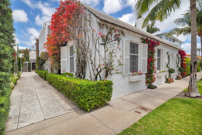 417 Peruvian Ave in Palm Beach, FL - Building Photo - Building Photo
