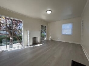 911 Santa Clara Ave-Unit -911B (Cottage) in Alameda, CA - Building Photo - Building Photo