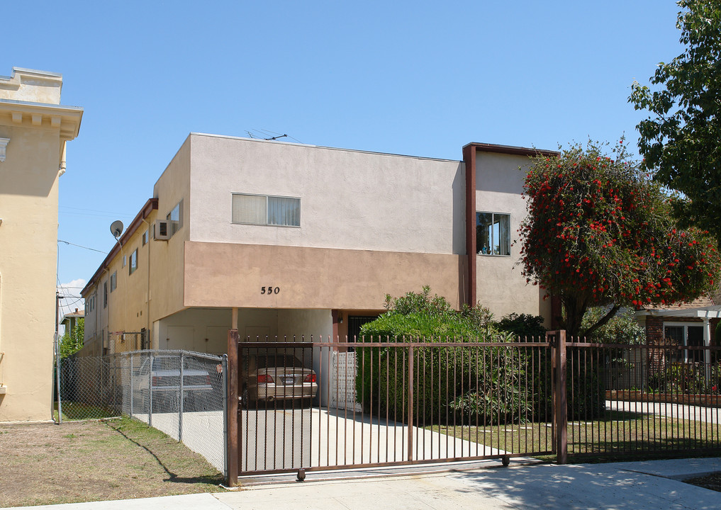 550 N Serrano Ave in Los Angeles, CA - Building Photo