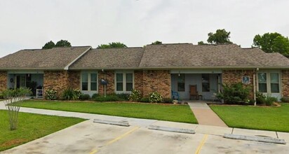 1749 E Henderson Rd in Angleton, TX - Building Photo - Building Photo