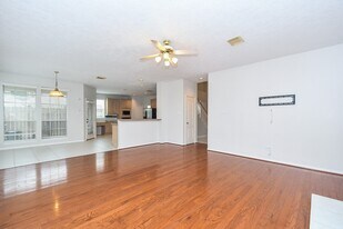 7010 Adobe Oaks Ct in Sugar Land, TX - Building Photo