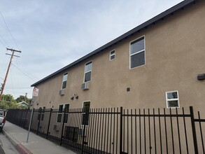 248 N 1st St, Unit 1 in La Puente, CA - Foto de edificio - Building Photo