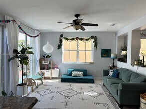 11301 NW 44th Terrace in Doral, FL - Building Photo - Building Photo