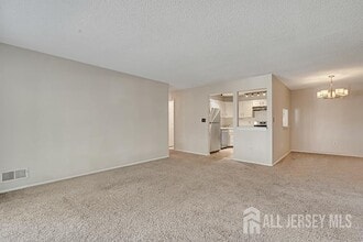 282 Kempsey Dr in North Brunswick, NJ - Building Photo - Building Photo