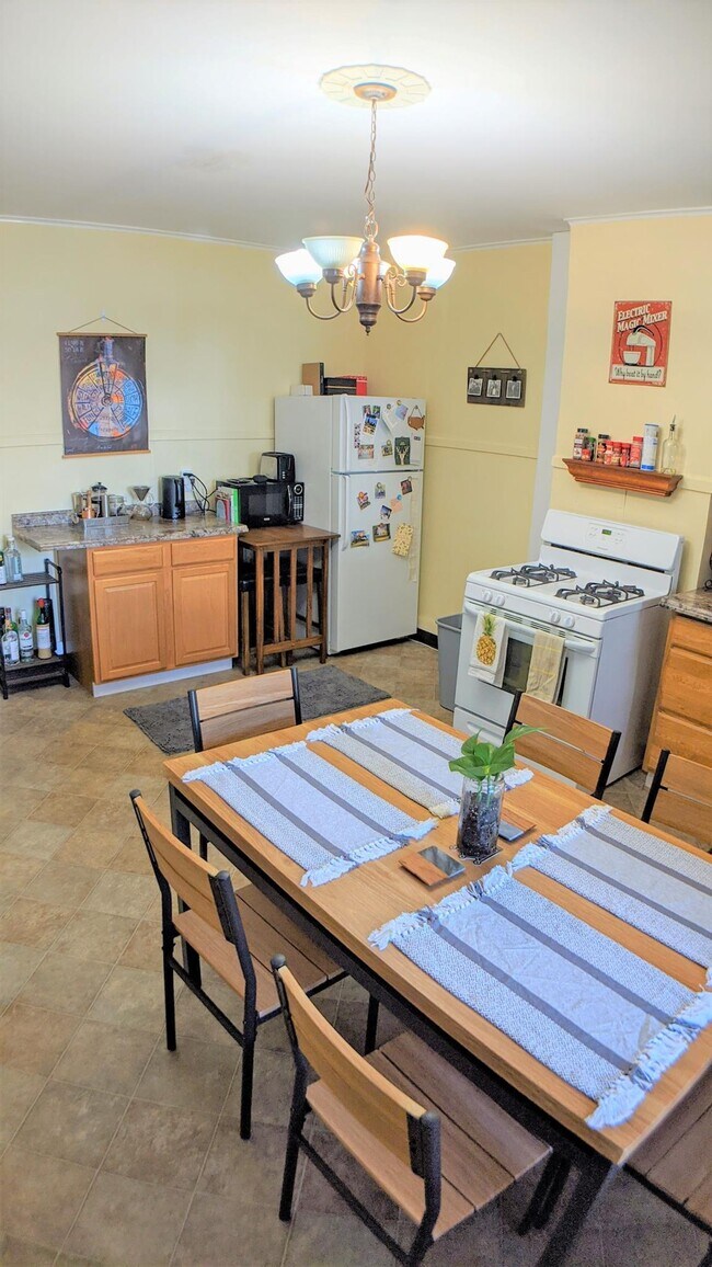 11 Bristol St, Unit 3 in East Cambridge, MA - Foto de edificio - Building Photo